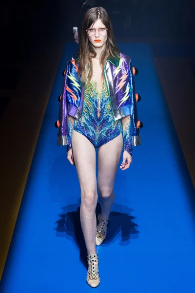 Look 48